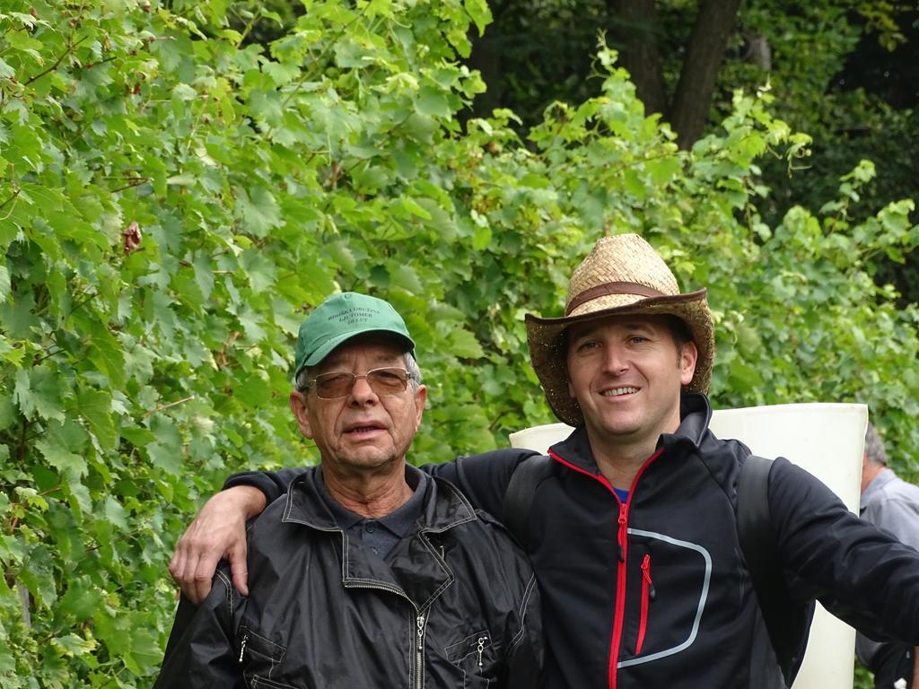 ליוטומר Farm Stay Frank Ozmec Wine And Glamping Estate מראה חיצוני תמונה