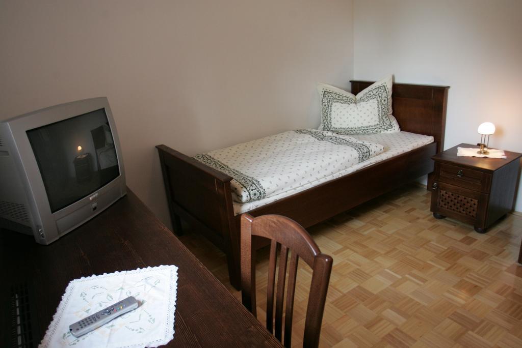 ליוטומר Farm Stay Frank Ozmec Wine And Glamping Estate חדר תמונה
