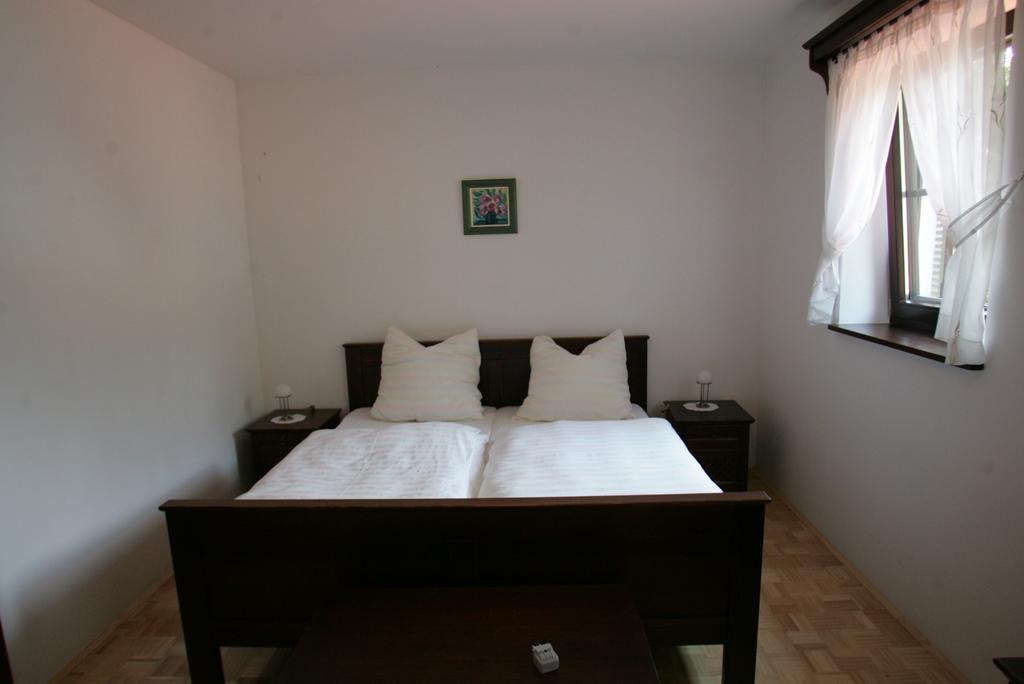 ליוטומר Farm Stay Frank Ozmec Wine And Glamping Estate חדר תמונה