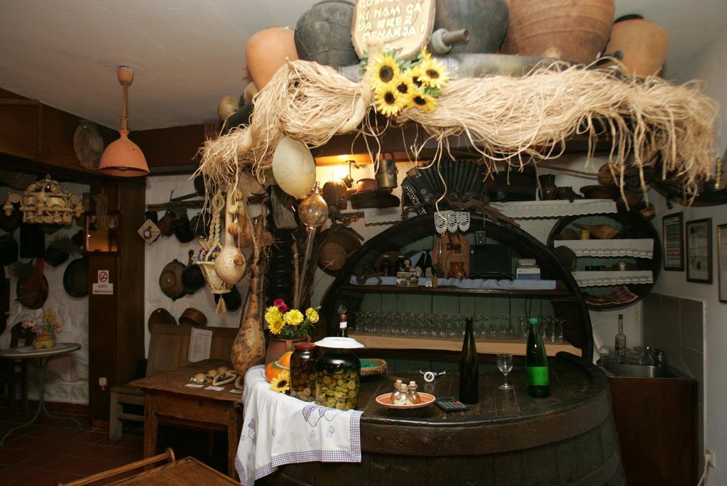 ליוטומר Farm Stay Frank Ozmec Wine And Glamping Estate מראה חיצוני תמונה
