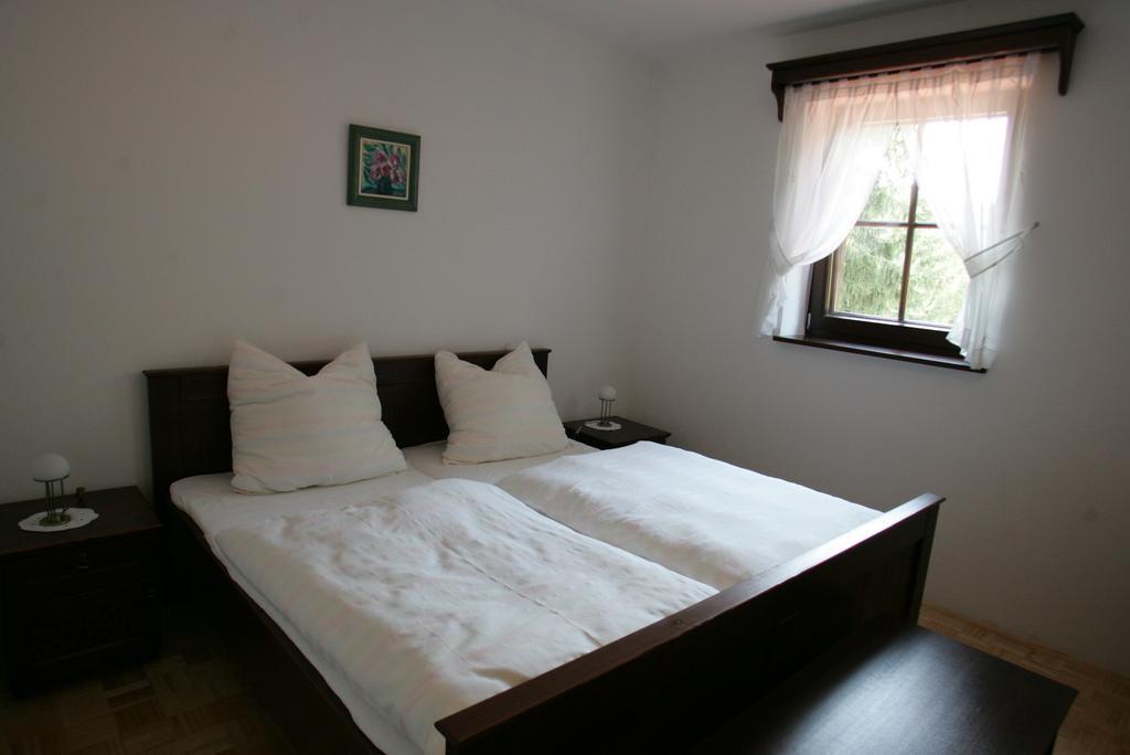 ליוטומר Farm Stay Frank Ozmec Wine And Glamping Estate חדר תמונה